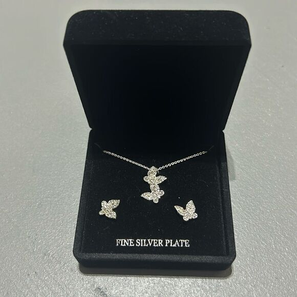 Necklace and Ear Rings - Picture 1 of 5